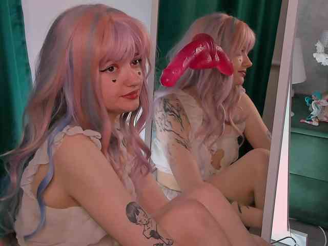 LunaaBee Live Webcam on BongaCams