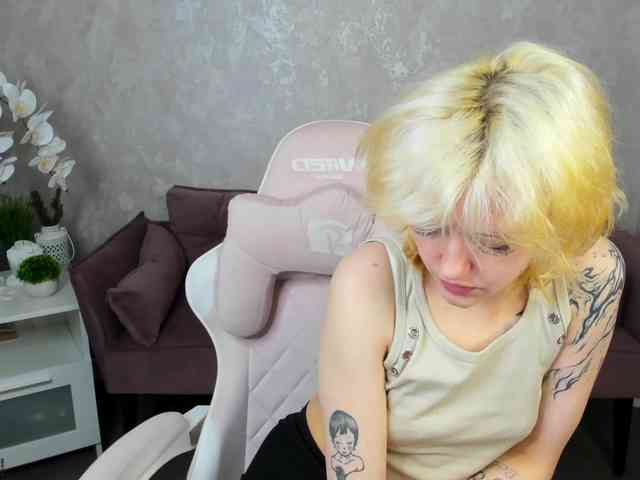 LunaaBee Live Webcam on BongaCams