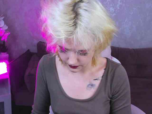 LunaaBee Live Webcam on BongaCams