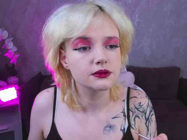 LunaaBee Live Webcam on BongaCams