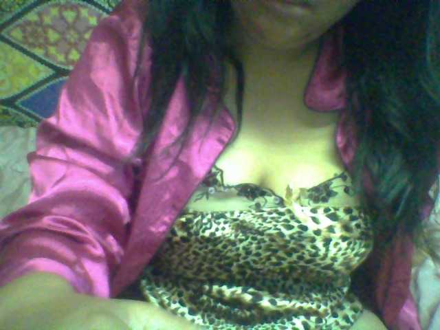 Estellah Live Cam on BongaCams