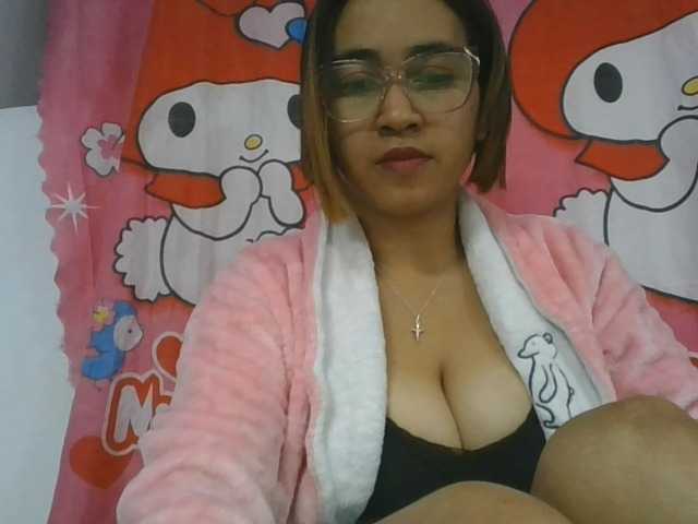 Lunah1a live cam on BongaCams