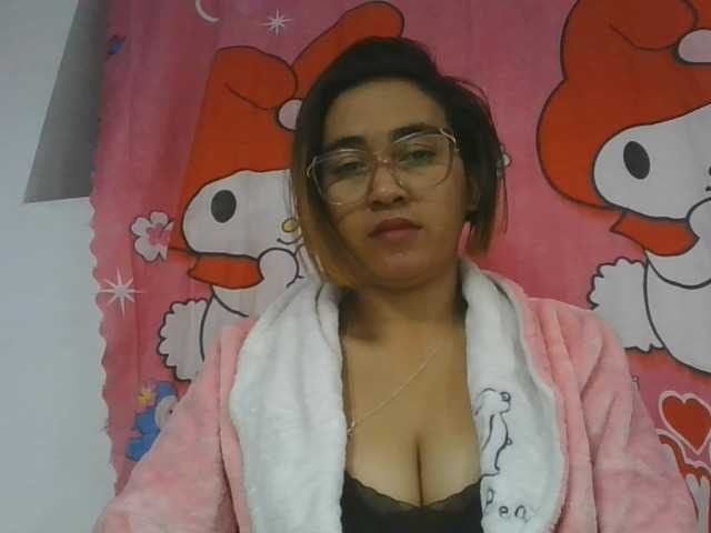 Lunah1a live cam on BongaCams