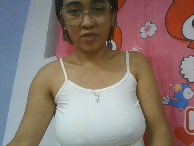 Lunah1a live cam on BongaCams