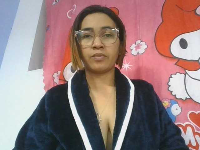 Lunah1a live cam on BongaCams
