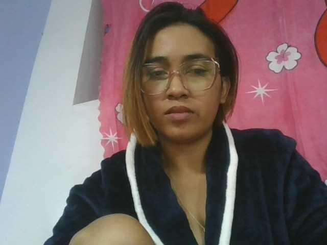 Lunah1a live cam on BongaCams