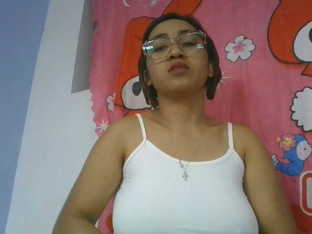 Lunah1a live cam on BongaCams