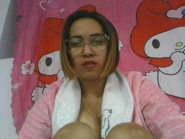 Lunah1a live cam on BongaCams