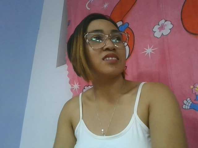 Lunah1a live cam on BongaCams