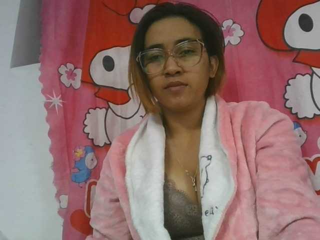 Lunah1a live cam on BongaCams