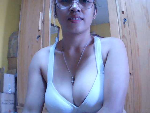 Lunah1a live cam on BongaCams