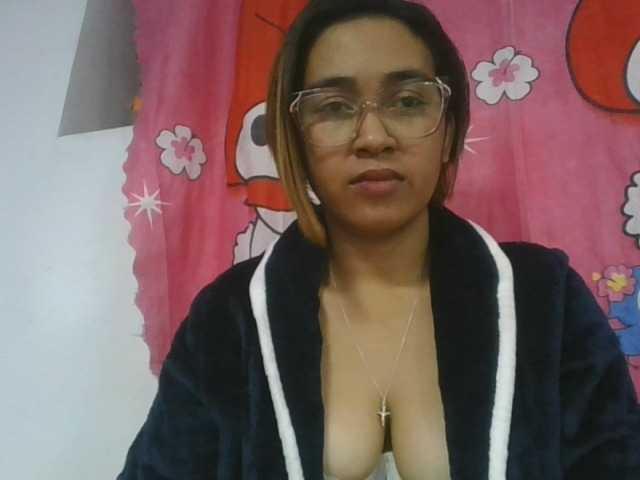 Lunah1a live cam on BongaCams