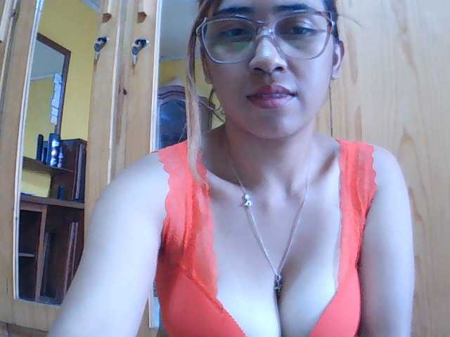 Lunah1a live cam on BongaCams