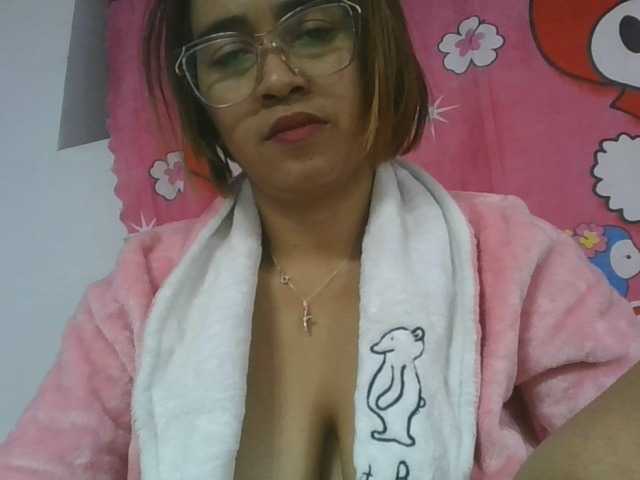 Lunah1a live cam on BongaCams