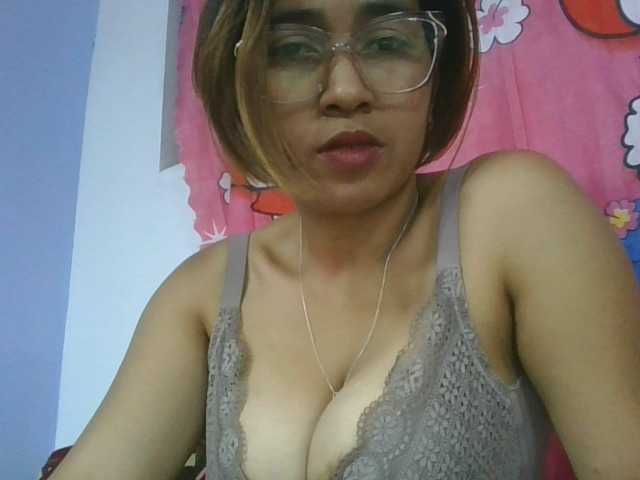 le modèle Lunah1a est en webcam porno dans un show sur le site bongacams, il possède les tags suivants: Asian,Brunette,Shaved