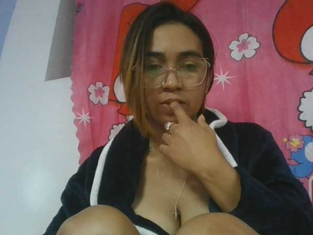 Lunah1a live cam on BongaCams