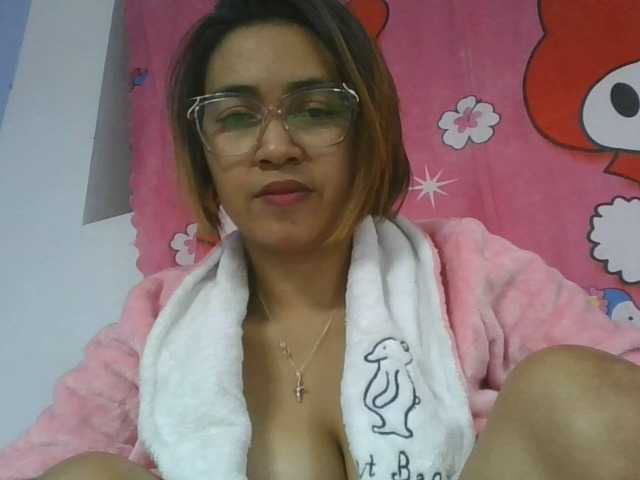 Lunah1a live cam on BongaCams