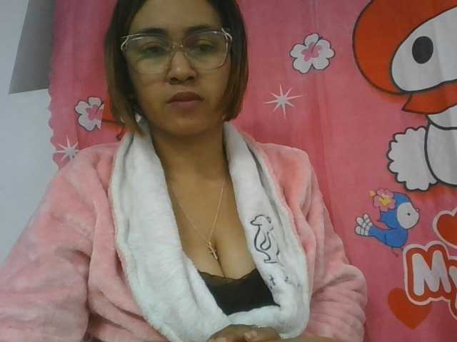 Lunah1a live cam on BongaCams
