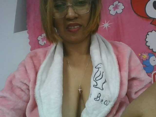 Lunah1a live cam on BongaCams