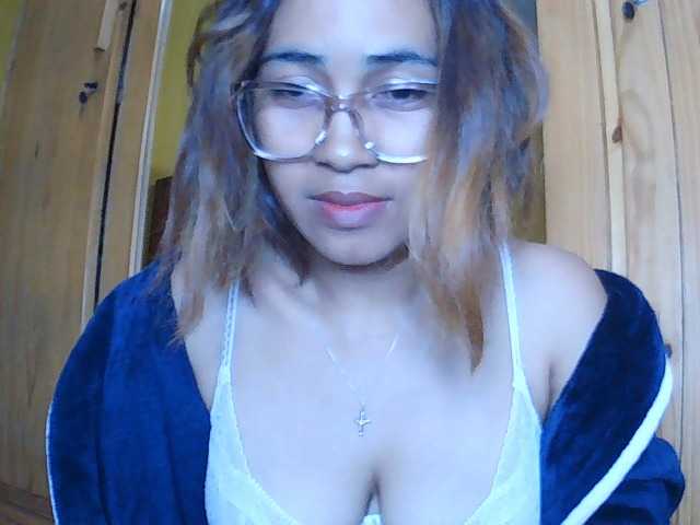 Lunah1a live cam on BongaCams