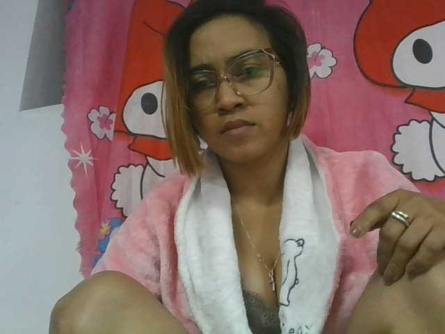 Lunah1a live cam on BongaCams