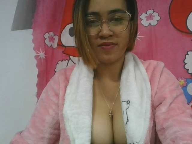 Lunah1a live cam on BongaCams