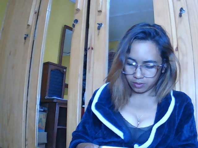 Lunah1a live cam on BongaCams