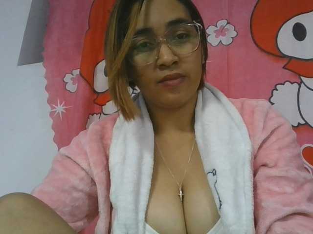 Lunah1a live cam on BongaCams