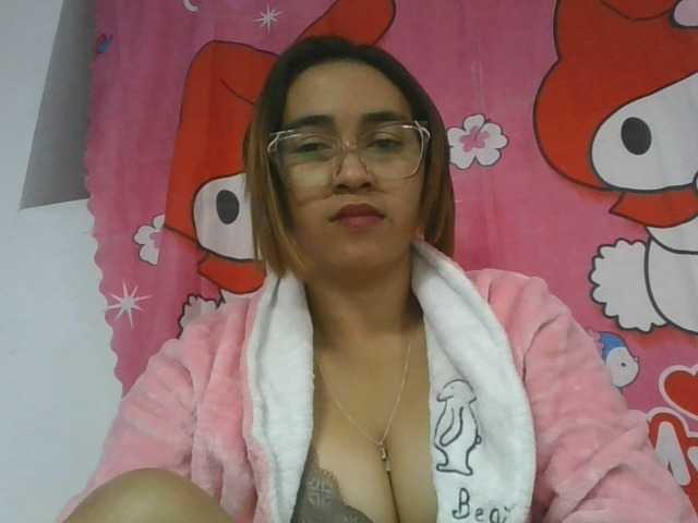 Lunah1a live cam on BongaCams