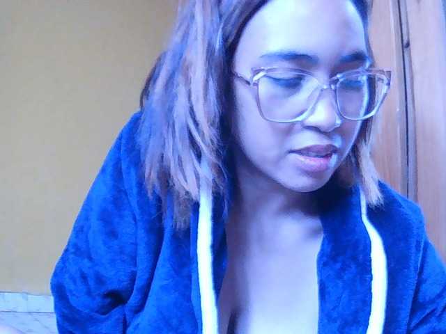 Lunah1a live cam on BongaCams