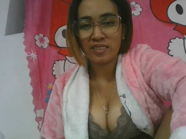Lunah1a live cam on BongaCams