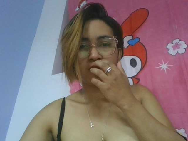 Lunah1a live cam on BongaCams
