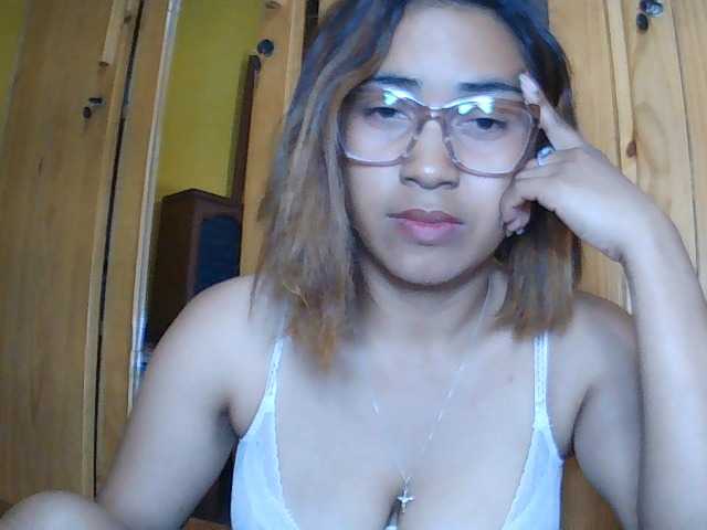 Lunah1a live cam on BongaCams