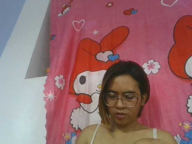 Lunah1a live cam on BongaCams