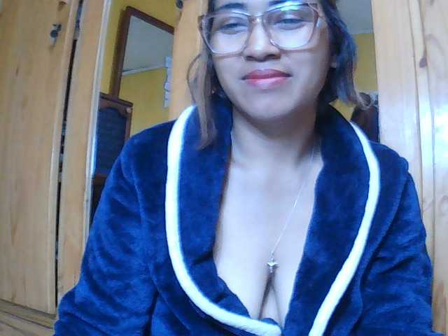 Lunah1a live cam on BongaCams