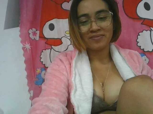Lunah1a live cam on BongaCams