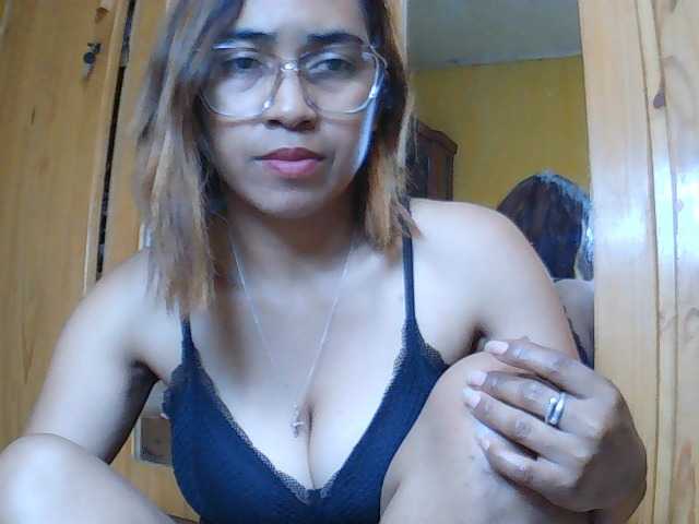 le modèle Lunah1a est en webcam porno dans un show sur le site bongacams, il possède les tags suivants: Ebony,Brunette,Shaved