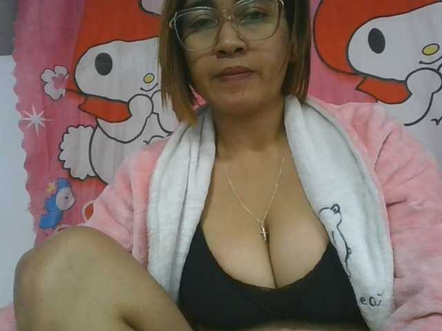 Lunah1a live cam on BongaCams