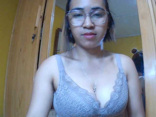 Lunah1a live cam on BongaCams