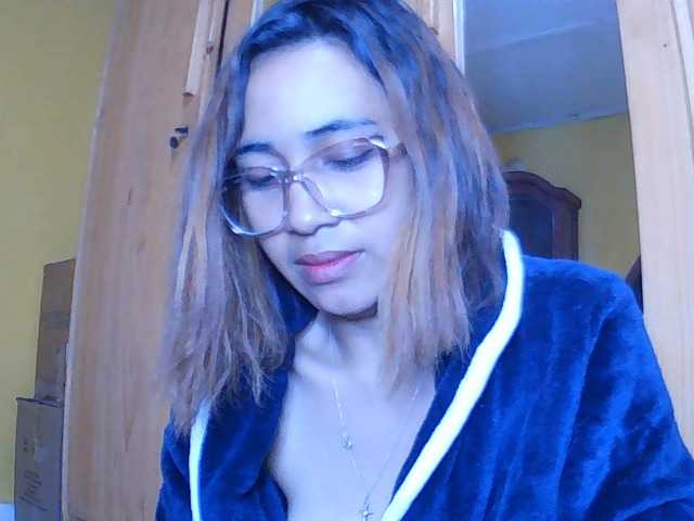 Lunah1a live cam on BongaCams