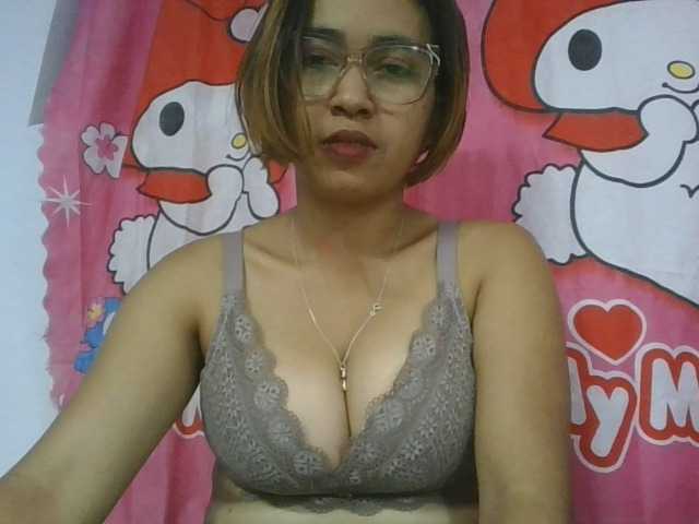 le modèle Lunah1a est en webcam porno dans un show sur le site bongacams, il possède les tags suivants: Asian,Brunette,Shaved