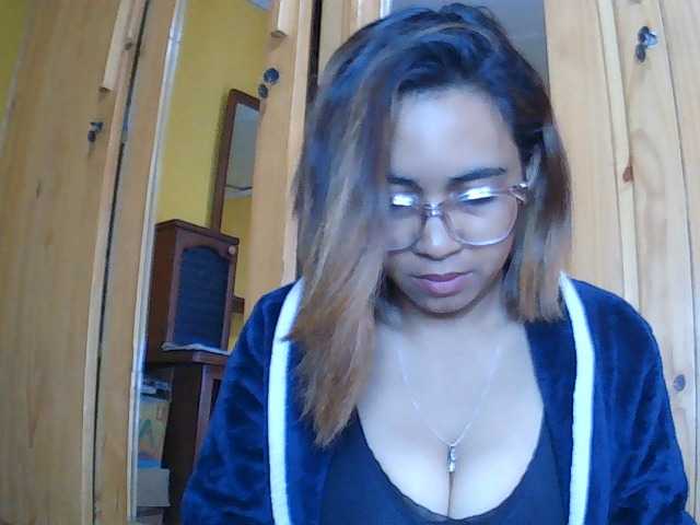 Lunah1a live cam on BongaCams