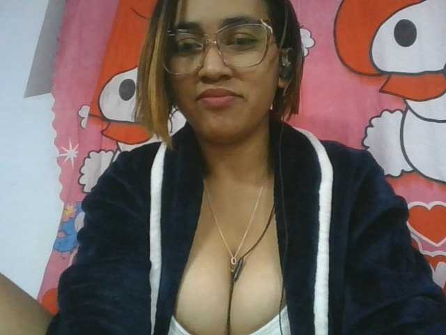 Lunah1a live cam on BongaCams