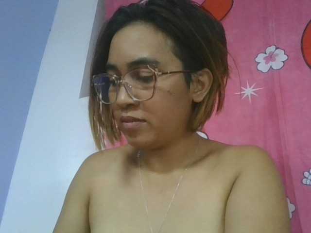 Lunah1a live cam on BongaCams