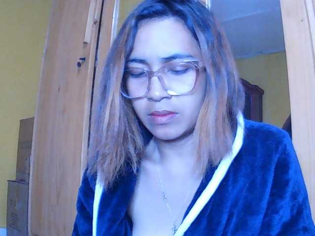 Lunah1a live cam on BongaCams