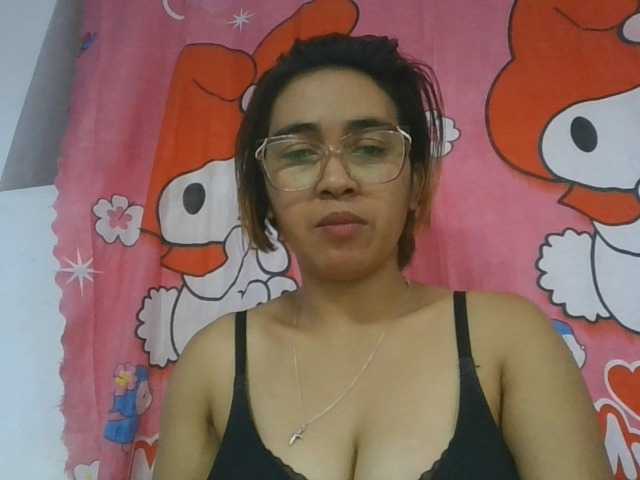 Lunah1a live cam on BongaCams