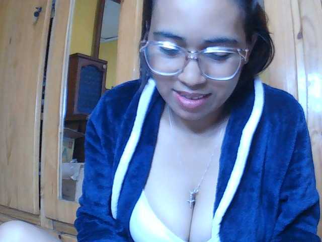 Lunah1a live cam on BongaCams