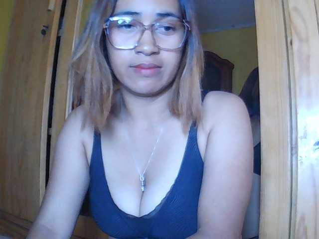 Lunah1a live cam on BongaCams