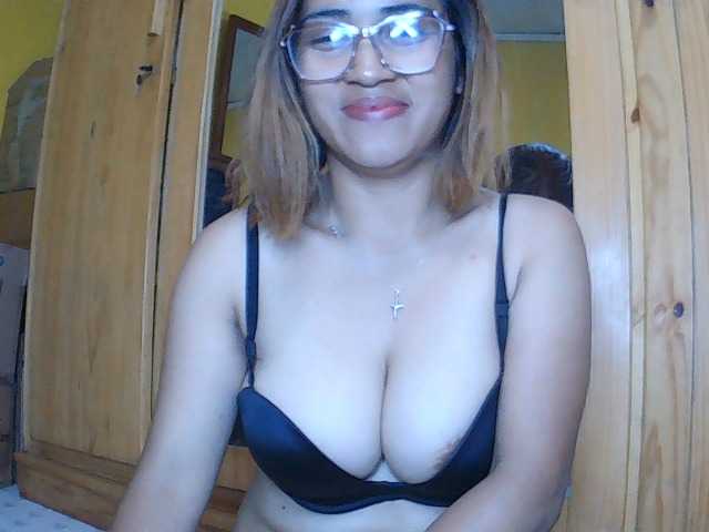 Lunah1a live cam on BongaCams