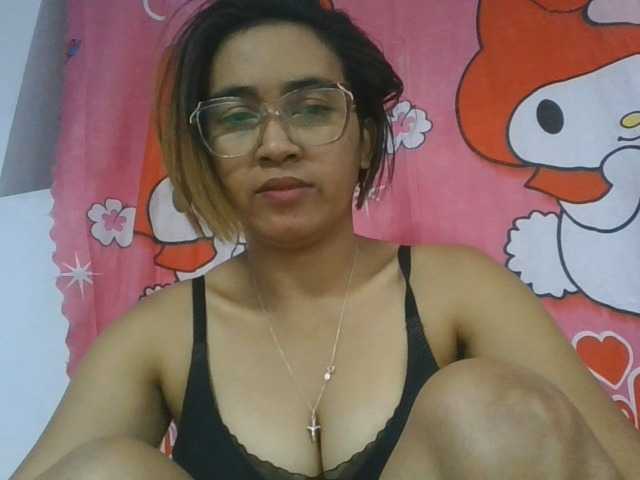 Lunah1a live cam on BongaCams